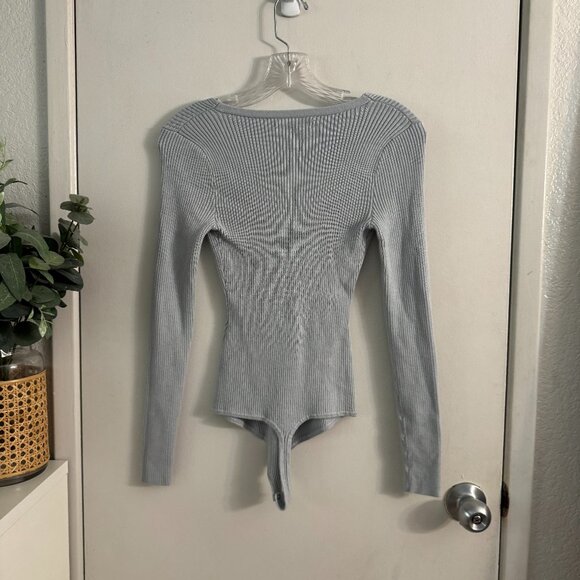 ☀️ ABERCROMBIE & FITCH Ribbed Gray Blue Bodysuit Long Sleeve V Neck Elevated - Picture 3 of 6